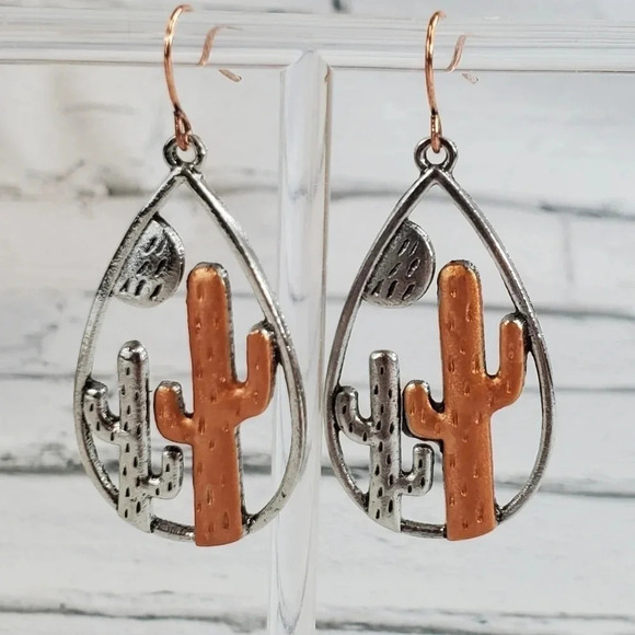 Teardrop Shaped Western Cactus Earring - Picture 1 of 2